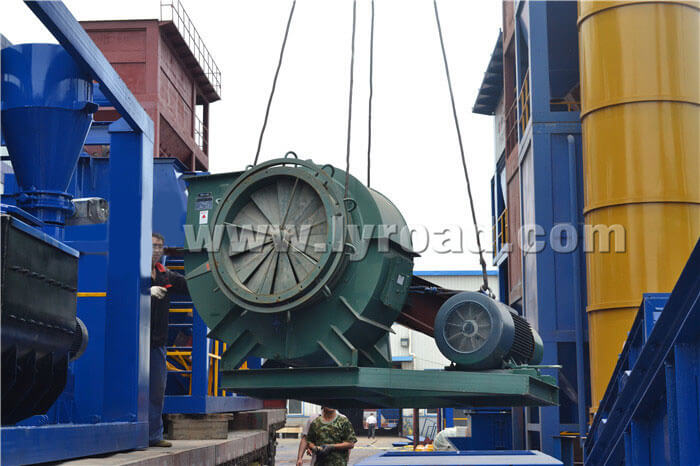 LB1000 asphalt mixing plant was transported to Shennongjia